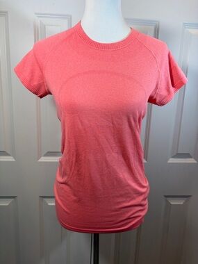 Lululemon swiftly short sleeve size 8 Coral